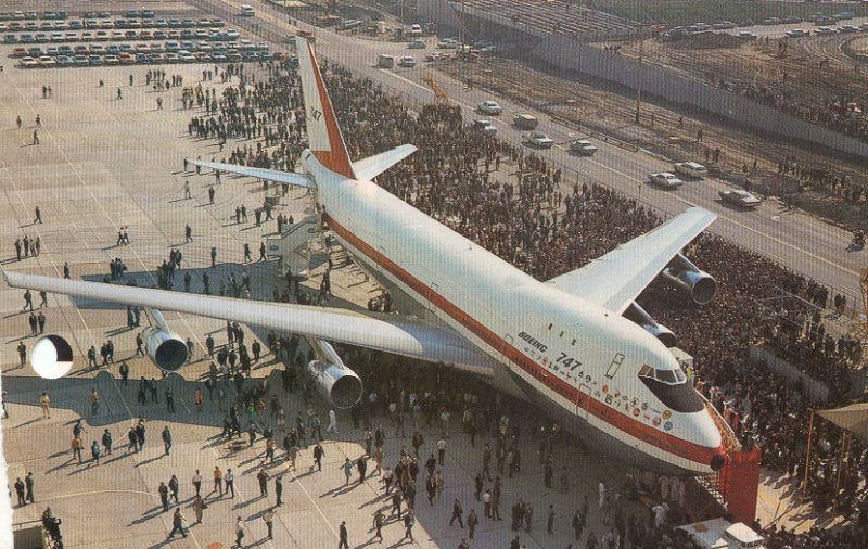 Boeins 747 AAC (cf.fana de l'aviation de ce mois) Firstb10