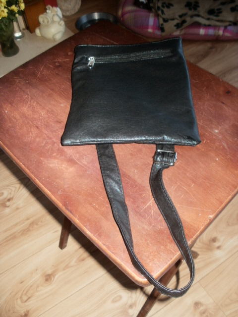 M - BLACK  SHOULDER BAG P2010215