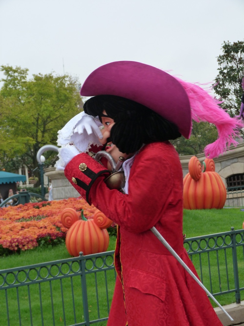 halloween - Photos avec les Personnages Disney - Page 30 P1030130