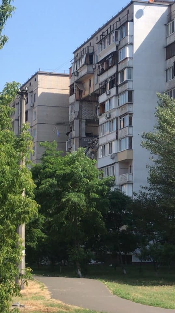 Взрыв в Киеве: обвалилось несколько квартир 25153311