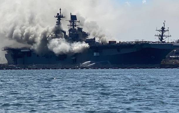 На американском десантном корабле ВМС США произошел взрыв 25228810