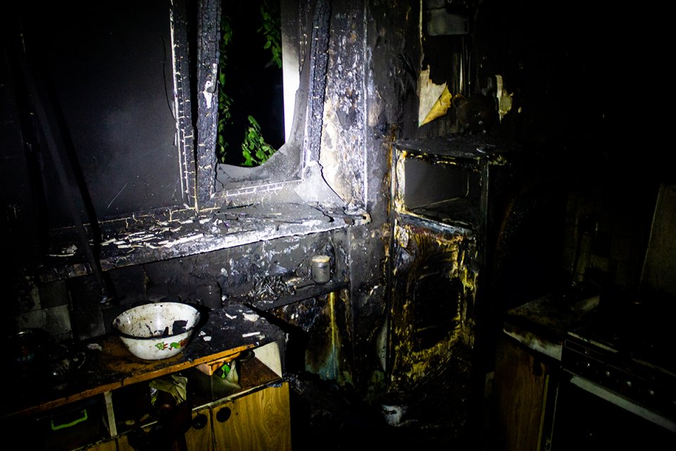 В Вольногорске произошел пожар во многоэтажке: погибла 61-летняя женщина 5f3a2f12