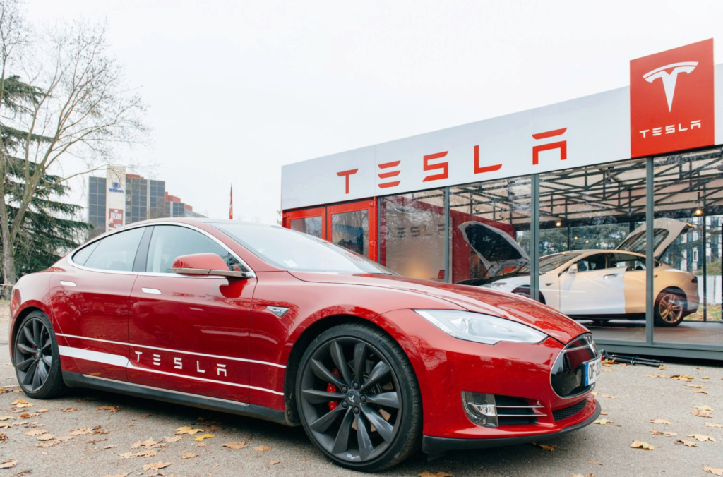 Акции Tesla приближаются к отметке $1500, а Маск уже обдумывает строительство еще одного завода в Азии Qmt-2010