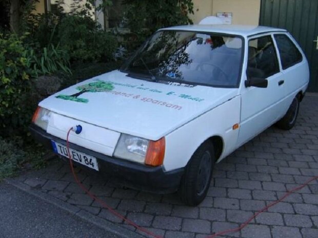 ЗАЗ превзошел себя: украинцам показали электромобиль "Таврия". У водителей челюсть отвисла Vlnhat10
