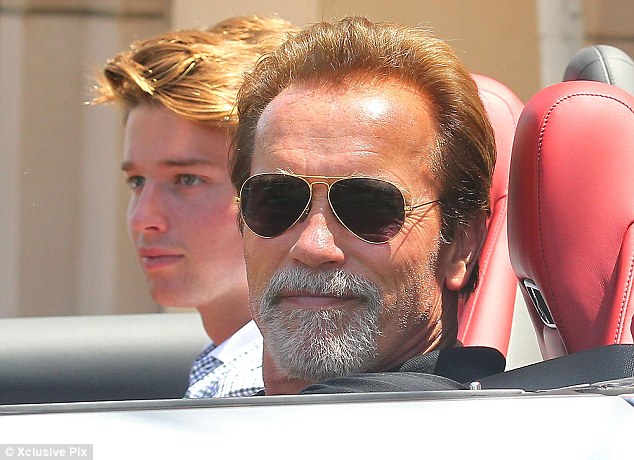  Arnold Schwarzenegger 2012 - Page 2 Index310