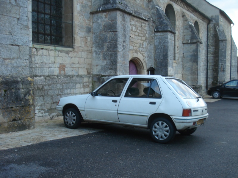 Les Peugeot 205 croisées dans la rue - Page 3 Dsc00898