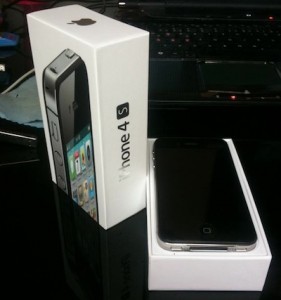 []Hà Nội] Bán iPhone 4S màu đen 16G Apple nguyên seal - xách tay từ Pháp - lock mạng Orange  Box-ip10