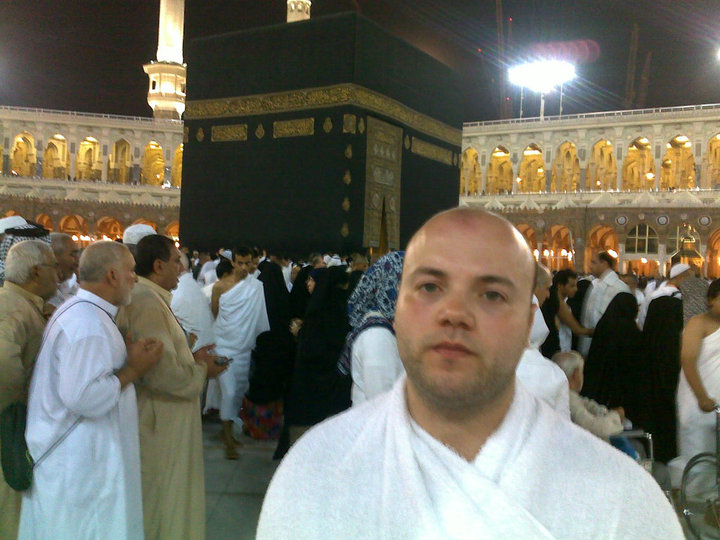 why do the Muslims bow down to the Ka'aba in Their Prayer Ouuuuo10