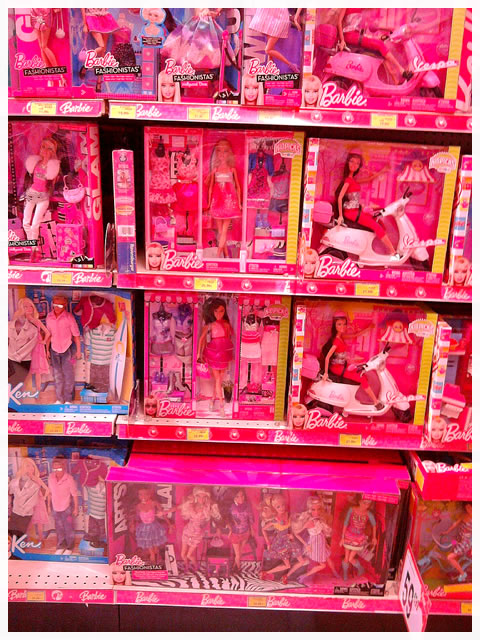 Photos des rayons Barbie de vos magasins 2011-117