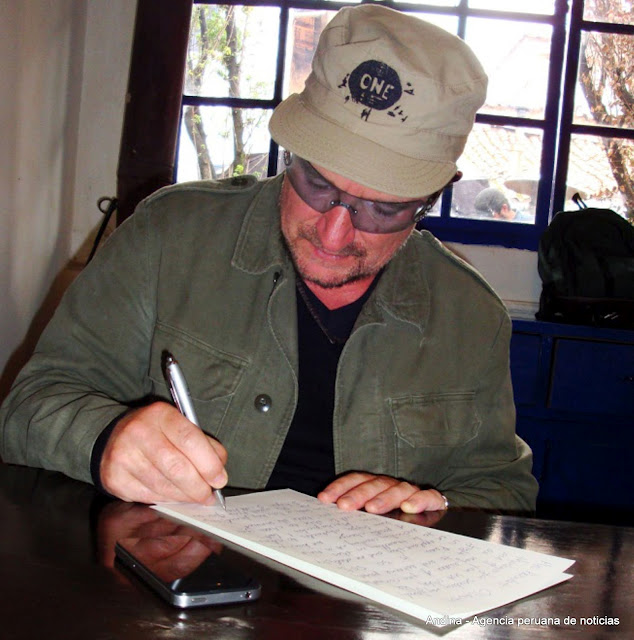 Bono se despidió de Perú con una carta al presidente y un guiño a sus fans 00017711