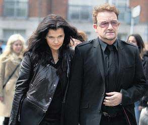 Bono, Ali y Edge en el funeral de Louis le Brocquy en Dublin Bono-a12