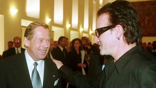 Bono, Edge, Sting, Peter Gabriel homenajean a Vaclav Havel Bono-v10