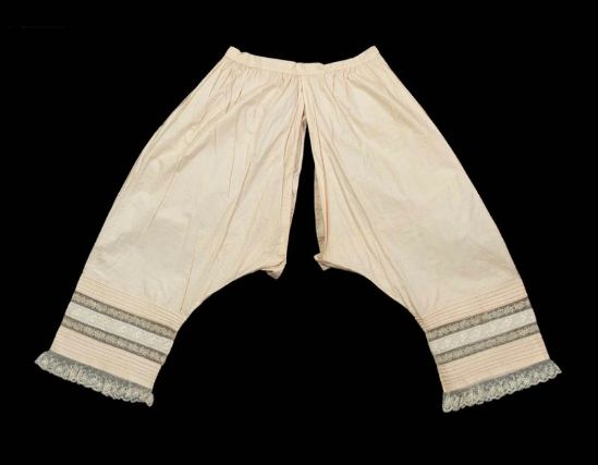Les sous-vêtements féminins en 1860 Sc360810