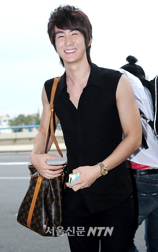 [Photo] Kibum, Hyungjun @Gimpo Airport 311