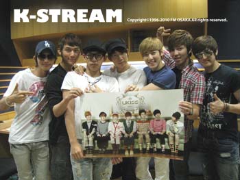 Photos de groupe - Page 17 U_kiss10