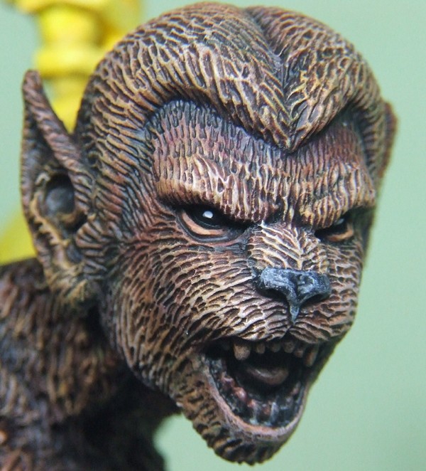Felina sculpté par Troy McDevitt. Loup110
