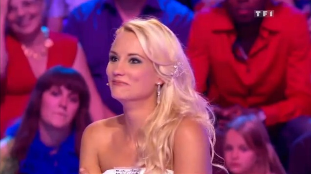 Elodie dans "le bal des 12 coups" le 14/07/2012 sur TF1 a 20H50 Scree186