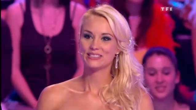 Elodie dans "le bal des 12 coups" le 14/07/2012 sur TF1 a 20H50 Scree191