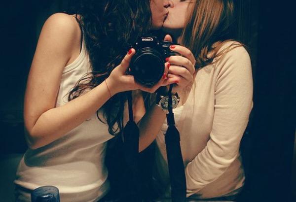 Vos plus belles photos de couples lesbiens - Page 3 Resize10