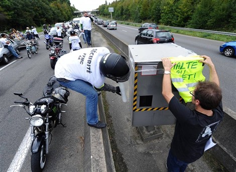 1500 motards en colère sur le périphérique de Nantes 11091010
