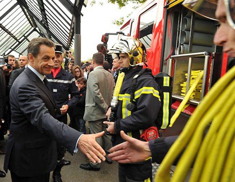 Sarkozy veut des messages d'alerte sur portables 38actt10
