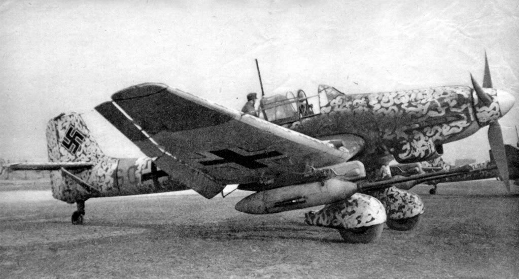 Revell. Junkers Ju 87 G/D Tank Buster. FINI Ju87g210