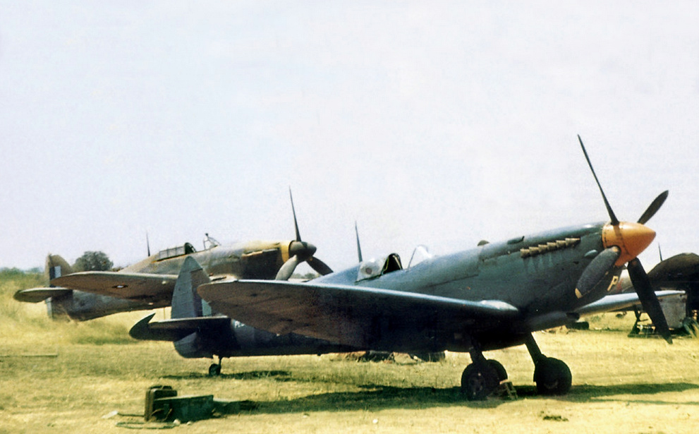 [Hasegawa] Spitfire Mk VIII - FINI - Page 2 Spitfi12