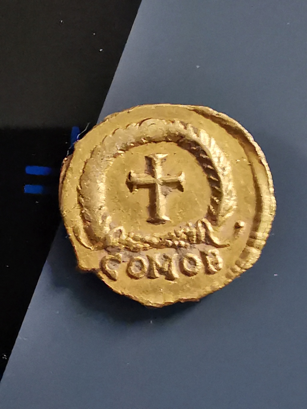 Monnaie romaine en or. ID Img_2031