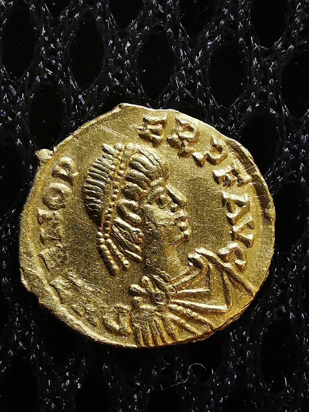 Monnaie romaine en or. ID Img_2035