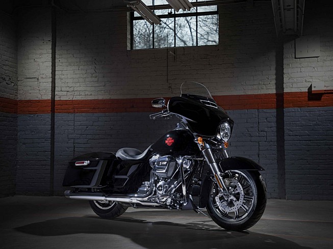 Harley-Davidson Electra Glide Standard 2019: experiencia touring Timthu10