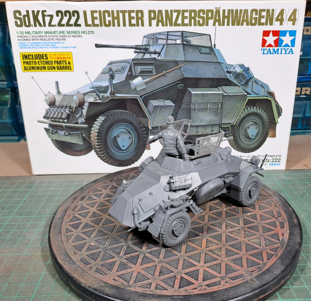 MeC: Sd.Kfz. 222 Leichter Panzerspahwagen 4 x4  . Tamiya - 1:35 01937