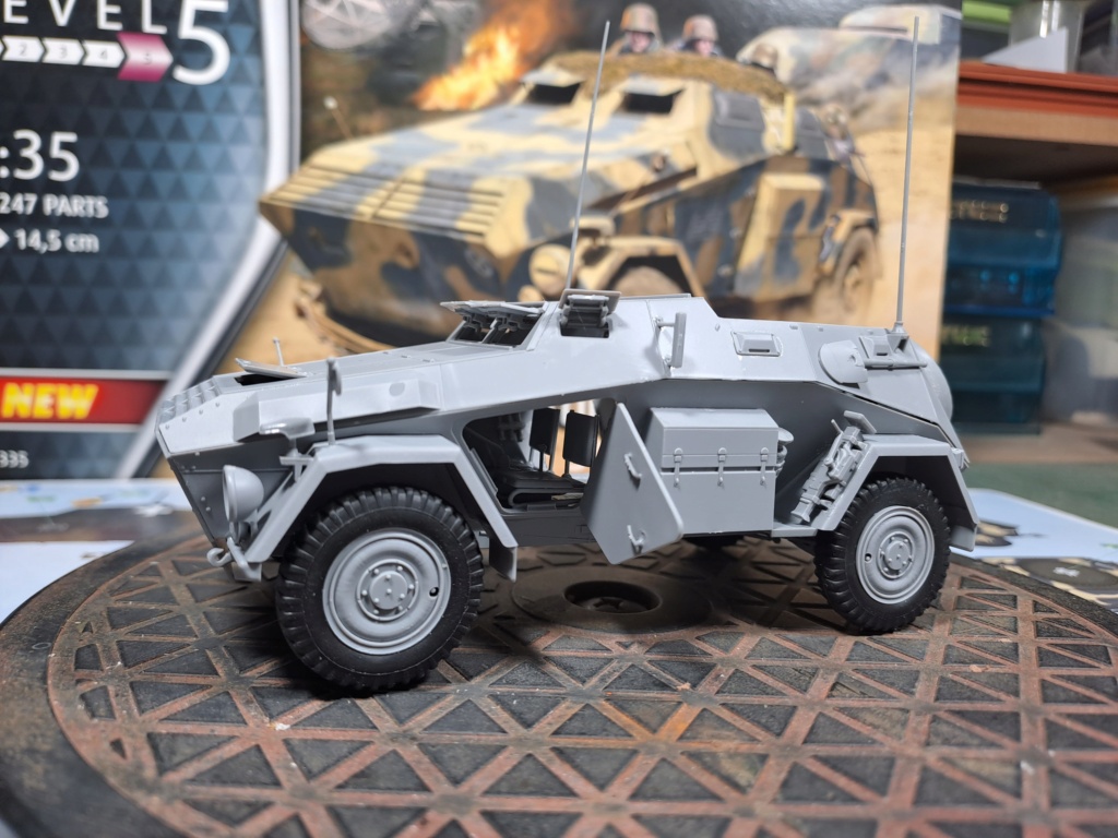 MeC: Sd.Kfz.247 Ausf.B Personenfraftwagen - Revell - Esc. 1:35 02831