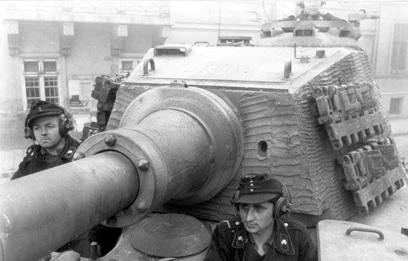 MeC: King Tiger - Panzer VI - Tamiya - Esc. 1:35 Bundes11