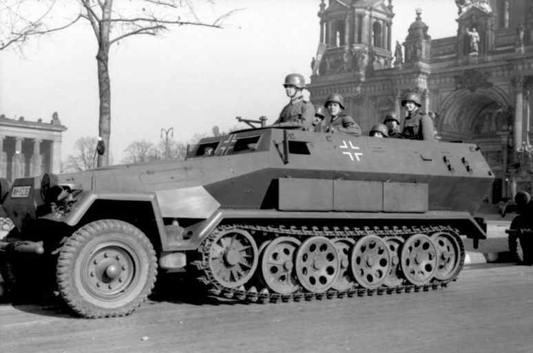 MeC: Sd.Kfz. 251 / 1 Ausf, A - Revell - esc. 1:35 Bundes13
