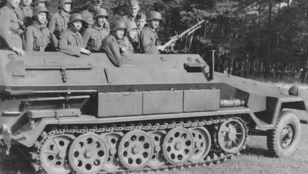 MeC: Sd.Kfz. 251 / 1 Ausf, A - Revell - esc. 1:35 German10