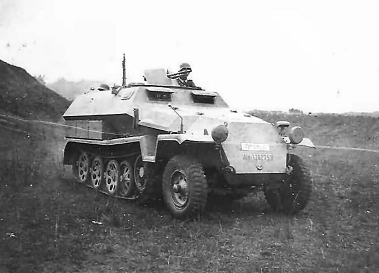 MeC: Sd.Kfz. 251 / 1 Ausf, A - Revell - esc. 1:35 German12