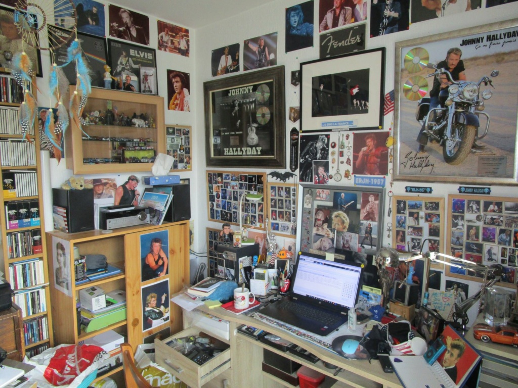 il vend toute sa collection dédiée à Johnny Hallyday sur Le Bon Coin 5710
