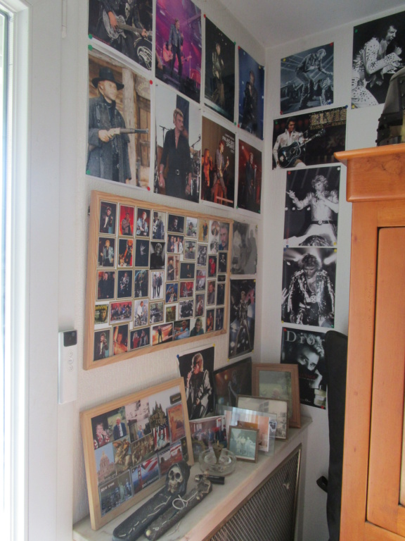 il vend toute sa collection dédiée à Johnny Hallyday sur Le Bon Coin Img_0011
