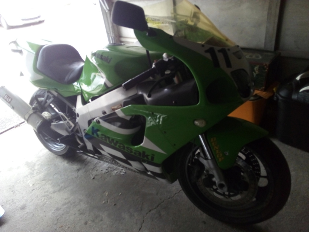 un landais qui roule avec un zx7r de 1998 Img_2010