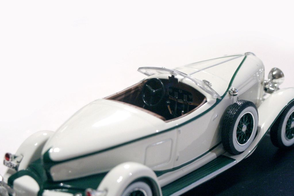 Auburn Boattail 1933 Speedster Roadster by Ixo/Altaya (Ivory & Green - échelle 1:43) Auburn18