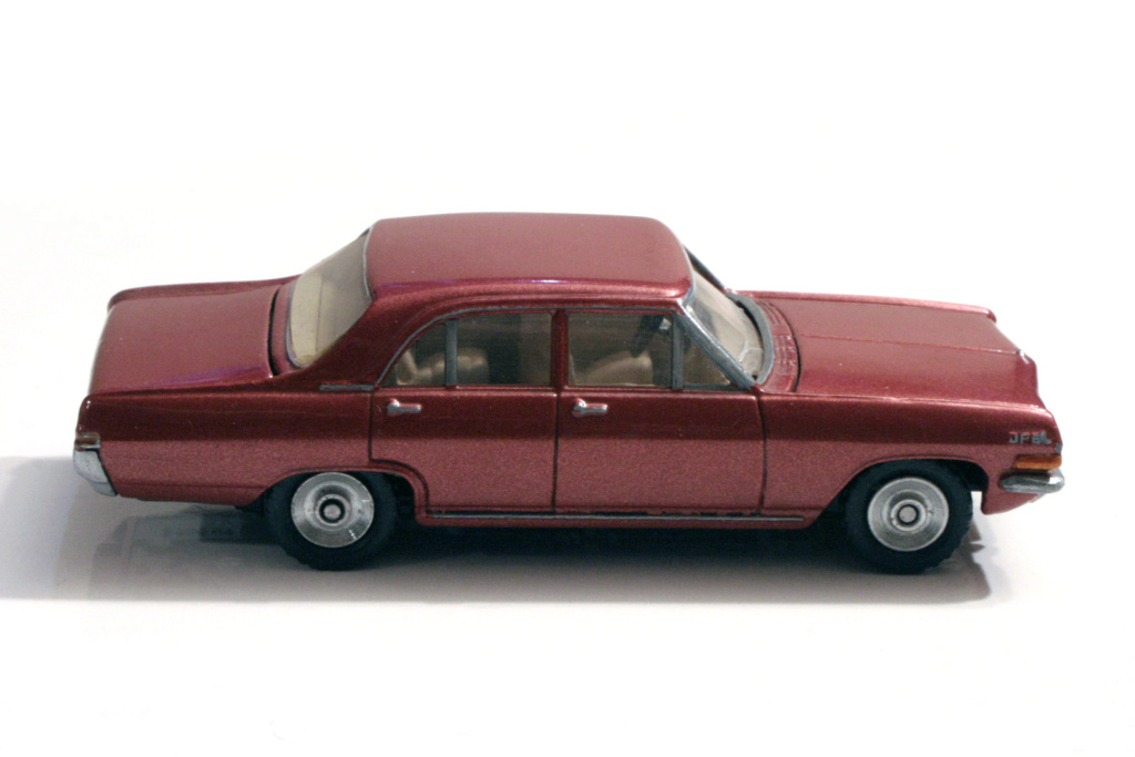 Opel Admiral 1964 by Dinky Toys France (Red Metallic - échelle 1:43) Opel_a14