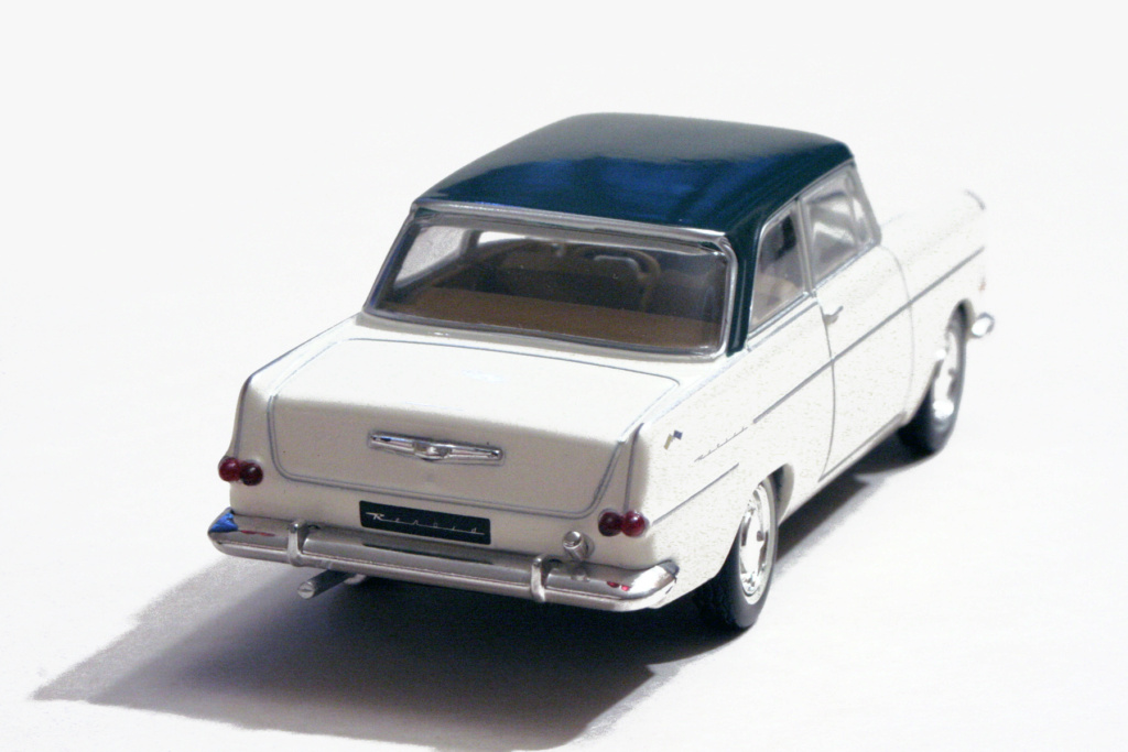 Opel Rekord 1960 P2 Coupe by Eaglemoss/Ixo (Collection Opel - White & Blue - échelle 1:43) Opel_r12