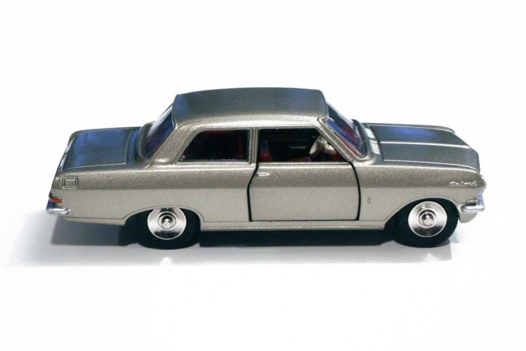 Opel Rekord A 1964 Coupe by Atlas/Dinky Toys (Silver - échelle 1:43) Opel_r18