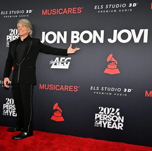 Jon Bon Jovi se queda calvo... - Página 3 42463710