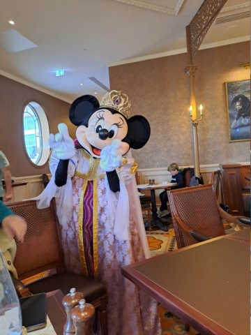 [Trip Report ] séjour royal du 4 au 5 mars au Disneyland Hôtel - Page 2 20240232