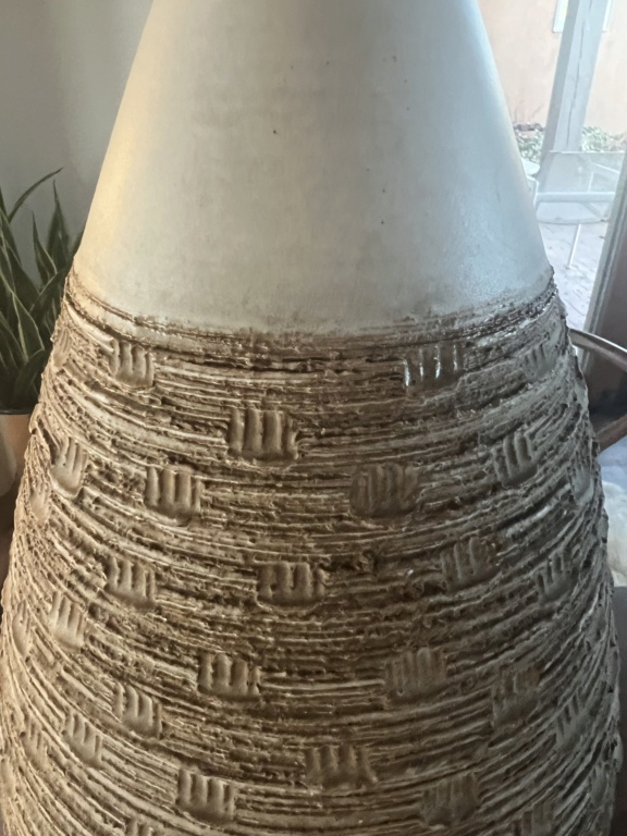 Beautiful ceramic Lamp with no markings. Could it be Affiliated Craftsman?  C57fb710