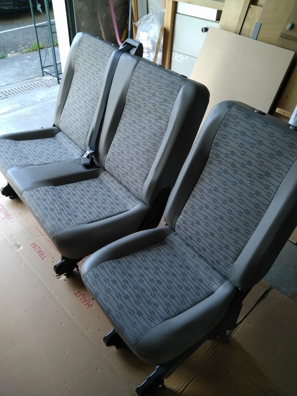 Vend banquette + siège basculant + baie T5 Import12