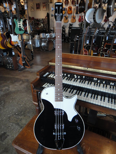 Gretsch bass modèle G6145  Dsc00210