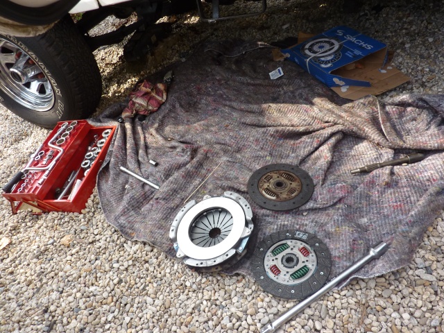 Remplacement embrayage jeep cj7 P1090025