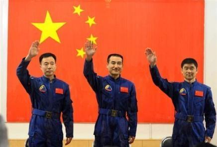 la première sortie d'un astronaute chinois dans l'espace Ekip10